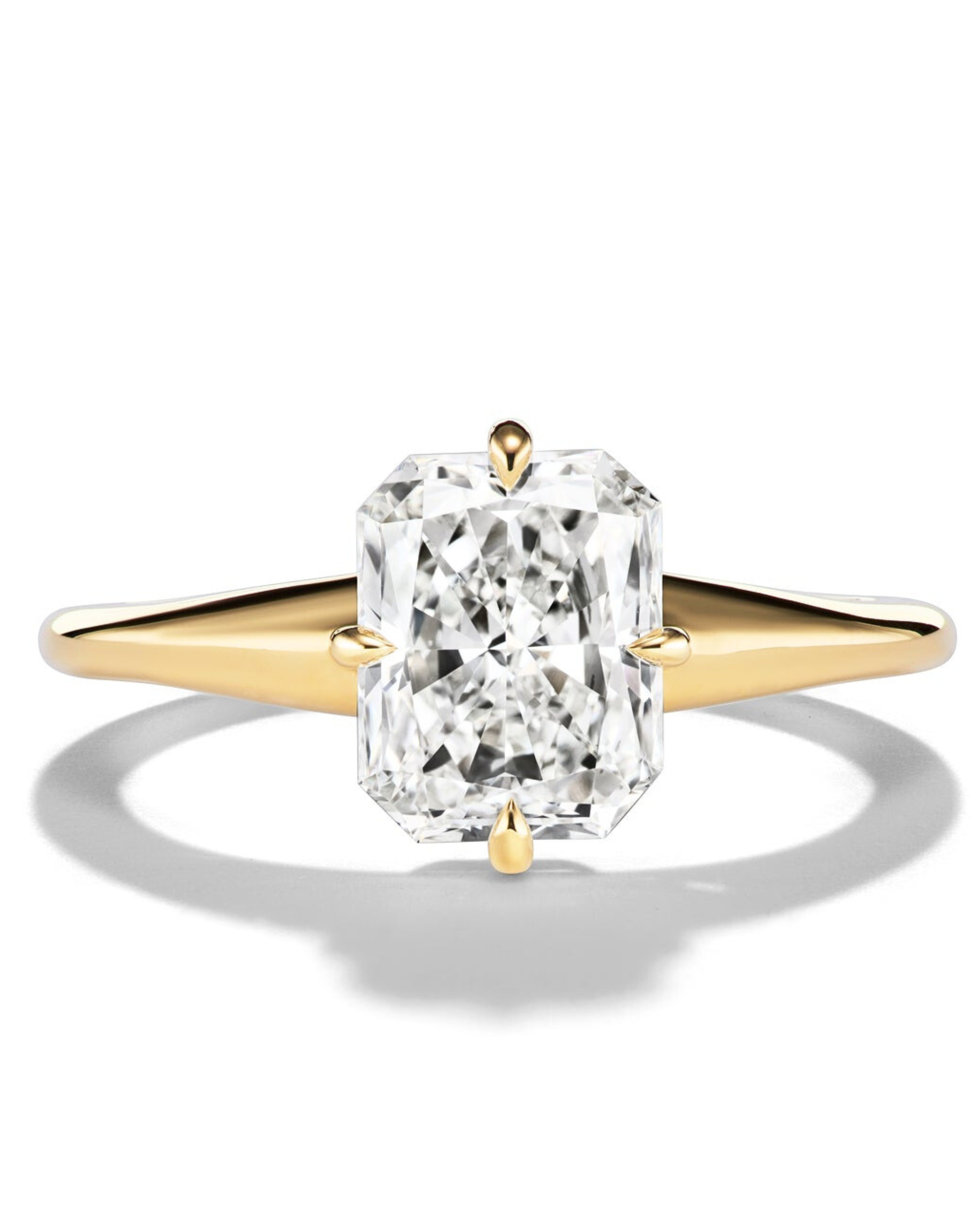 Radiant Cut Diamond 4-Claw Engagement Ring