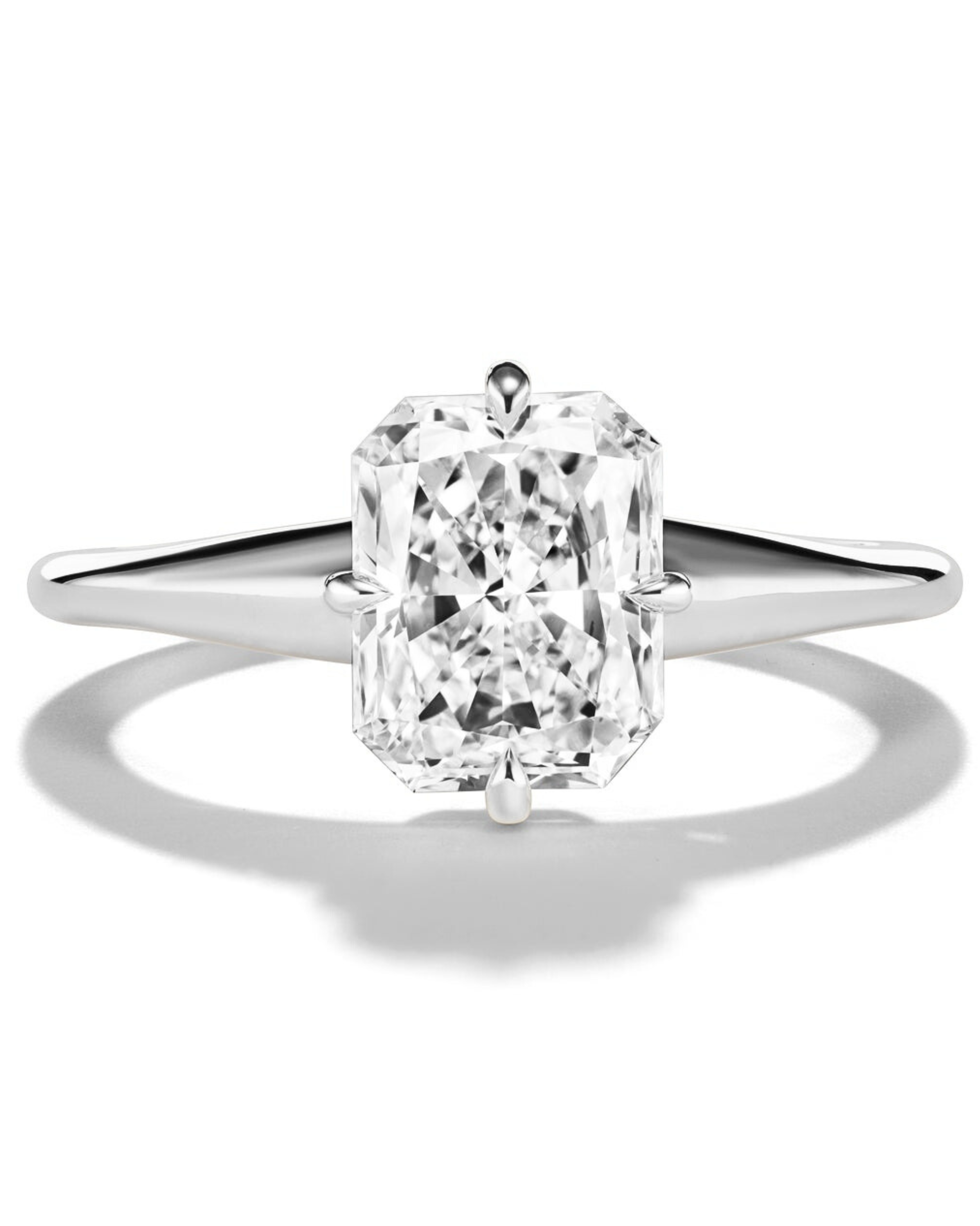 Radiant Cut Diamond 4-Claw Engagement Ring