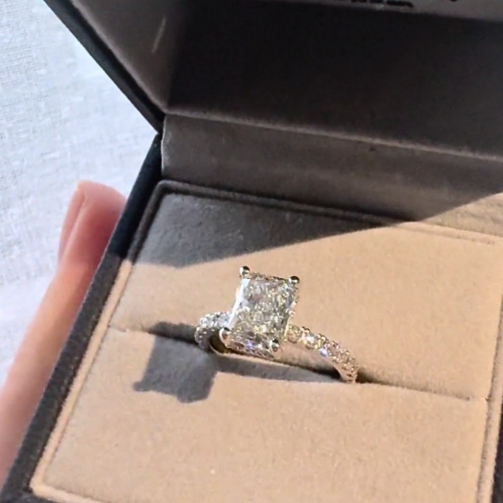 1,9ct Radiant Cut Diamond on a Pavé Band With a Hidden Halo